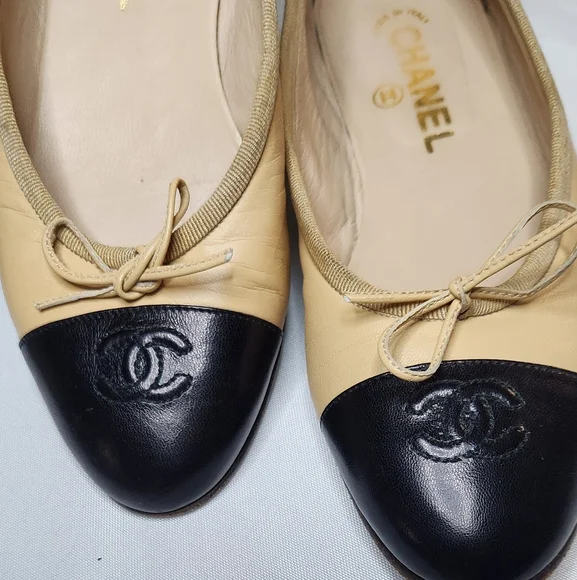 CHANEL Beige And Black Ballet Flats Cap Toe With CC. Gorgeous 37.5 EU - Picture 3 of 15